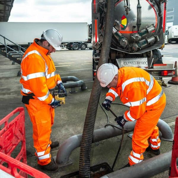 high-pressure-water-jetting-workers